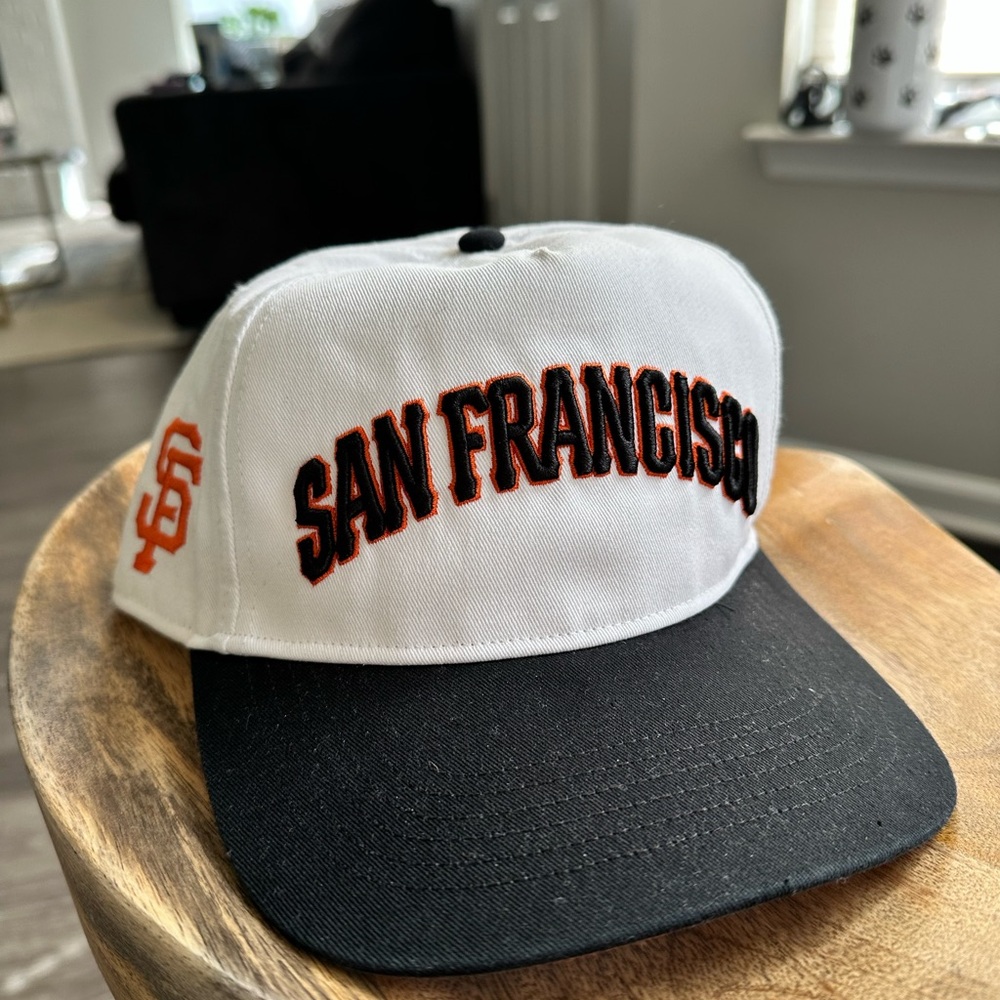 San Francisco Giants White and Black SnapBack (white is a canvas material)